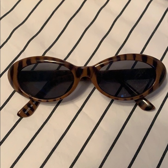 Accessories - Tiger striped retro sunglasses